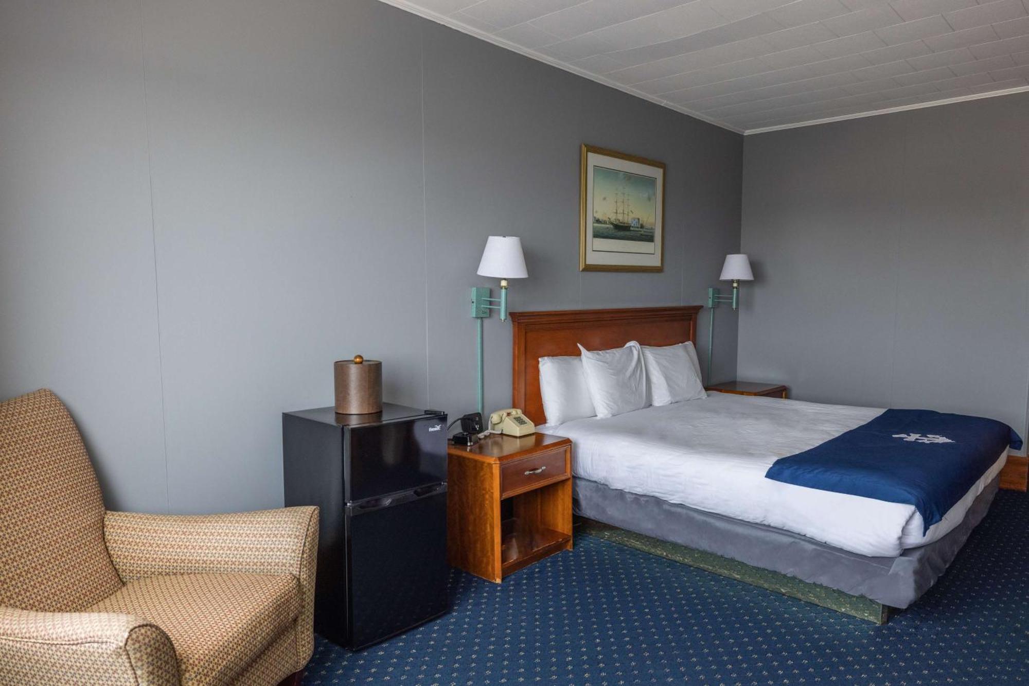Fisherman's Wharf Motel 2*